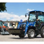 SOLIS S26 HST z ładowarką czołową i łyżką